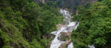 beautiful-landscape-with-waterfall-ravana-ella-waterfall-sri-lanka_158388-2304